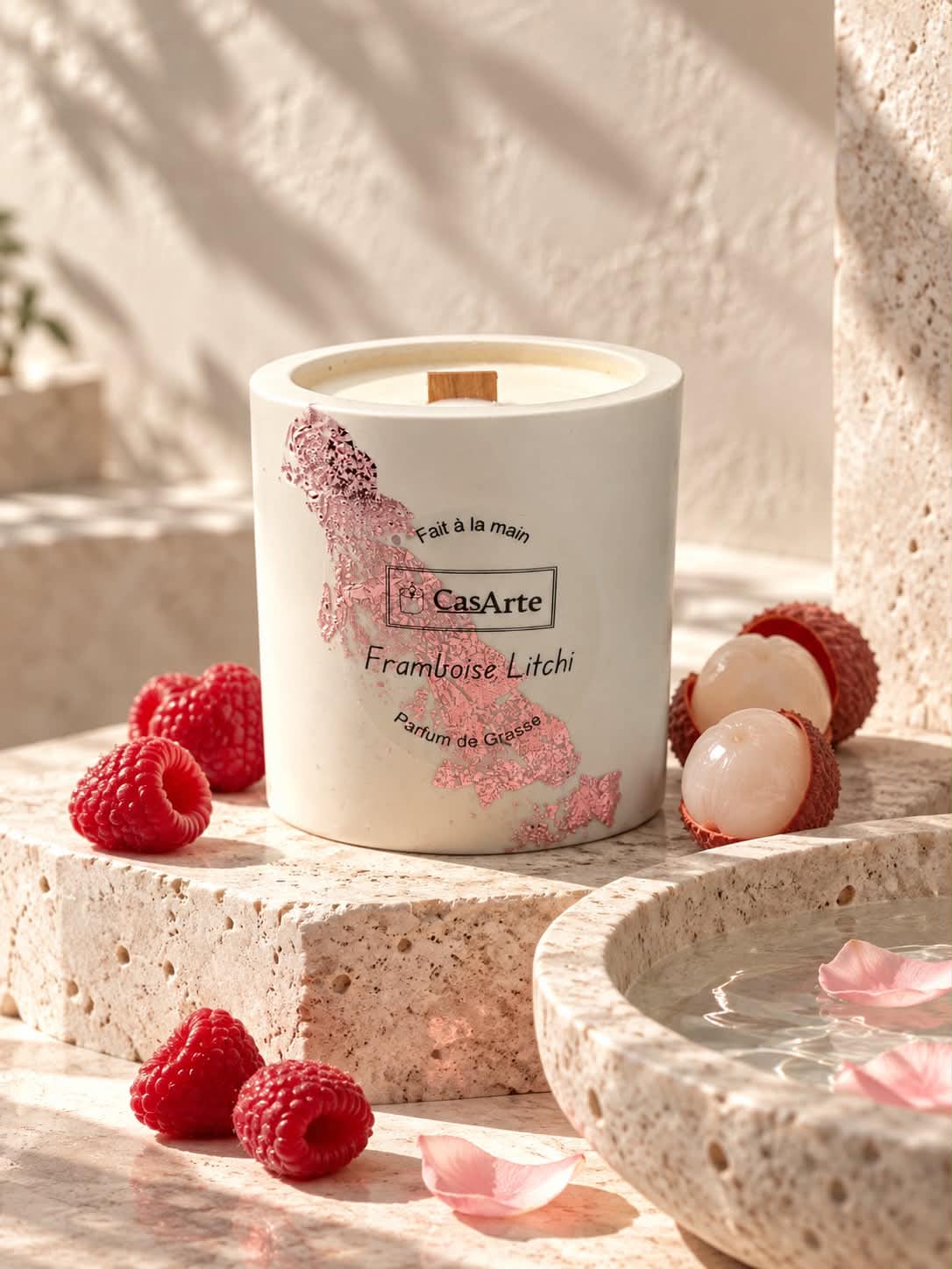 Bougie artisanale Framboise Litchi Casarte avec mèche en bois