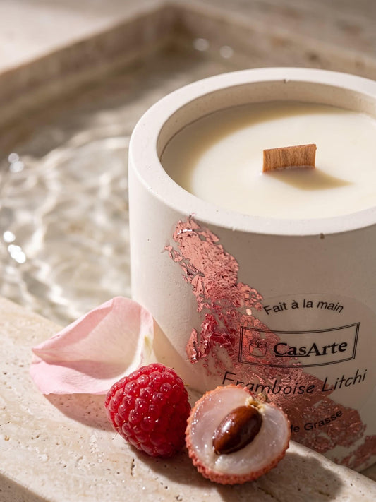 Bougie artisanale Framboise Litchi Casarte avec mèche en bois