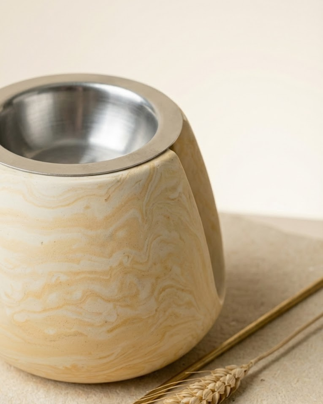 Utilisation du brûleur Casarte avec une bougie chauffe-plat pour diffuser un fondant parfumé.