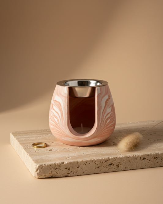 Brûleur pour fondants parfumés vue de face coloris terracotta marbré avec coupelle en inox.