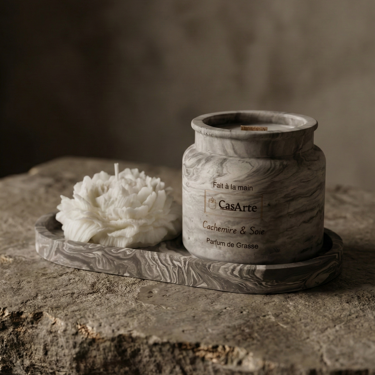 Coffret bougie parfum Cachemire et Soie avec plateau ovale jesmonite beige