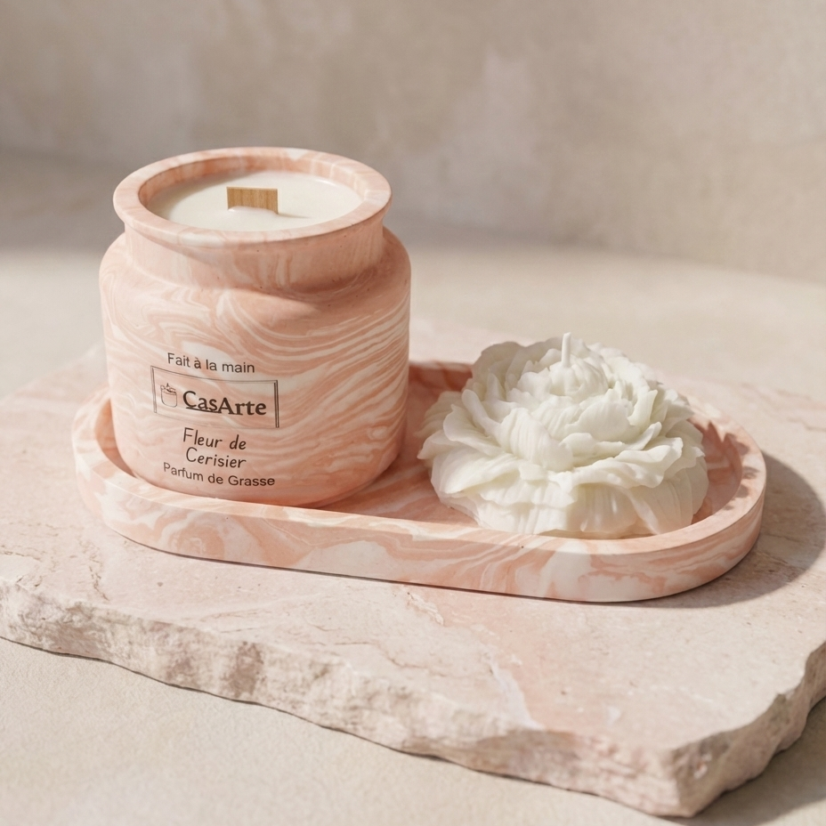 coffret fleur de cerisier avec un plateau ovale, une bougie pivoine et une jarre bougie