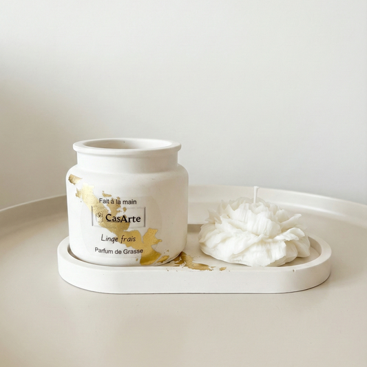 Coffret bougie parfum Linge Frais avec plateau ovale en jesmonite fait main Casarte