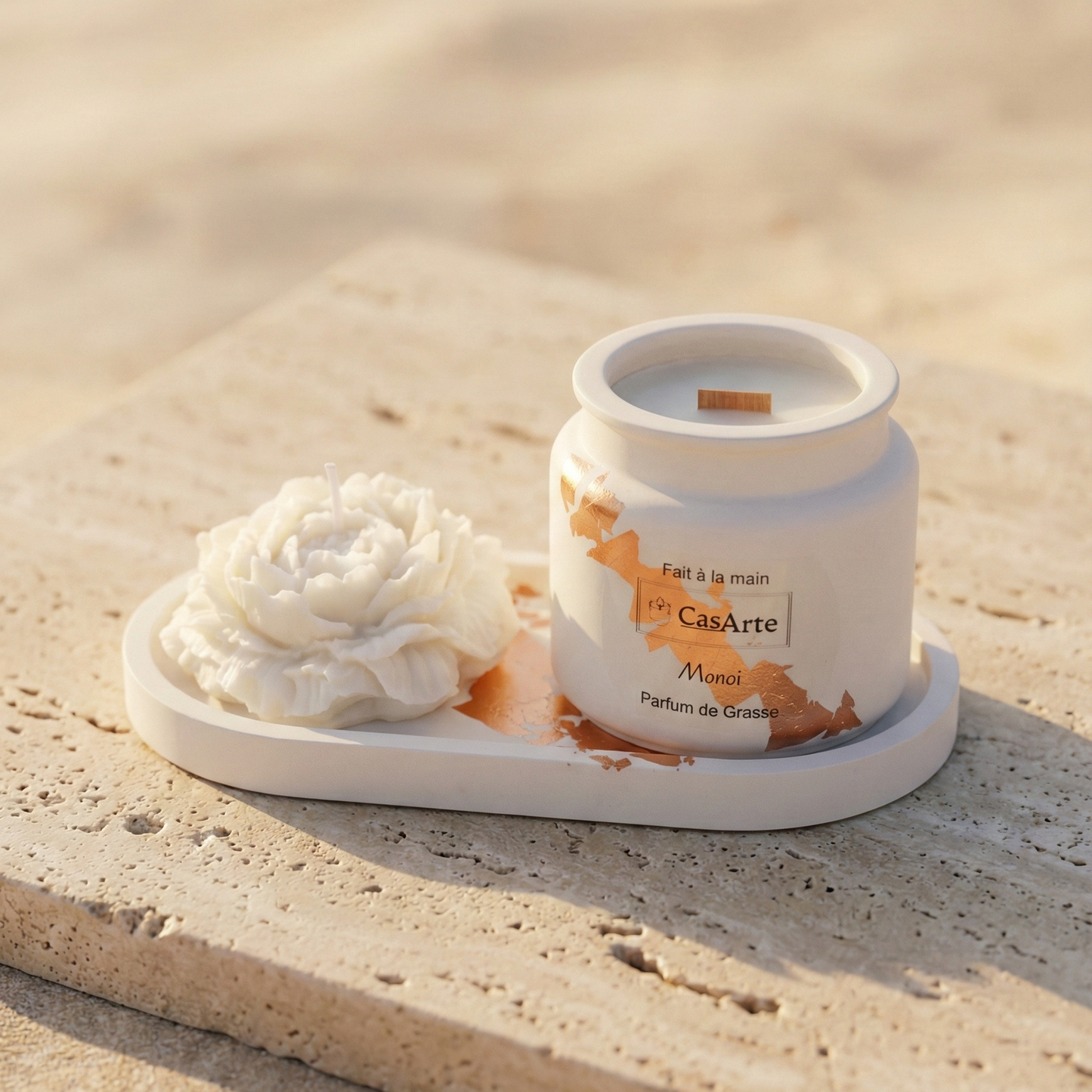 Coffret bougie parfum Monoï avec plateau ovale jesmonite fait main